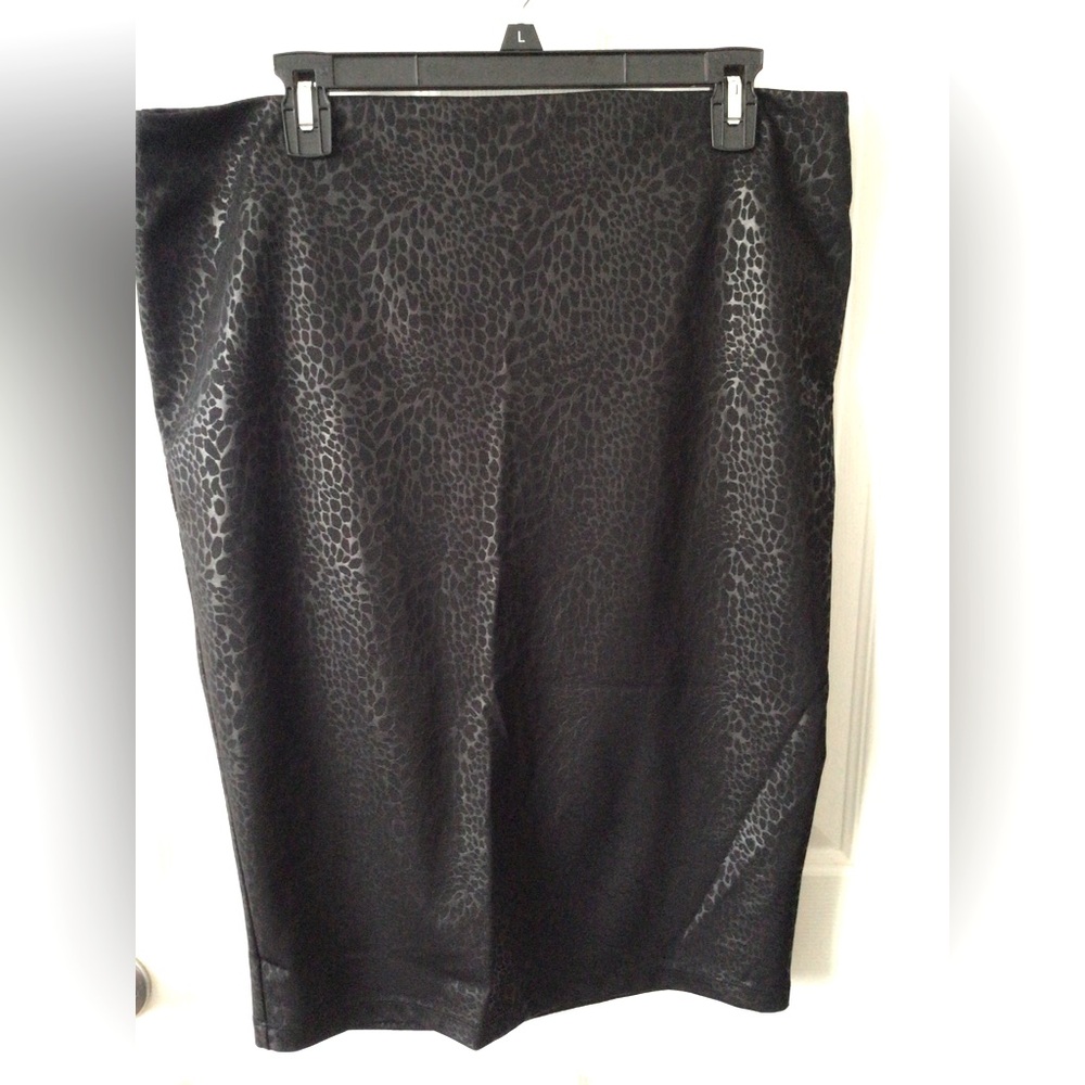 NWOT Kardashian Kollection skirt Sz X-Large